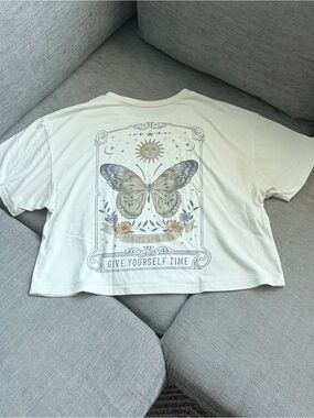 Social Scene Butterfly Celestial Graphic Tee Small